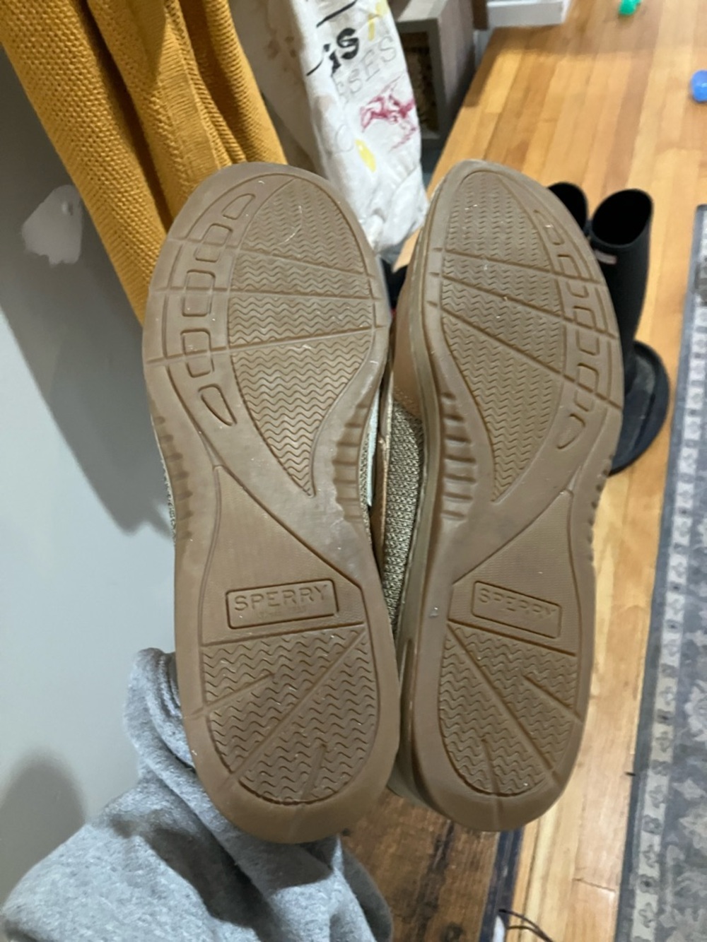 Sperry women’s Beige and White Leather Boat Shoes - Picture 3 of 4